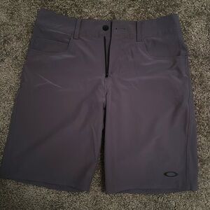 Oakley dark grey golf shorts Size 31